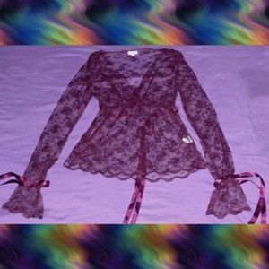 LAST CHANCE! Vintage 90s Lace Bell Sleeve Top